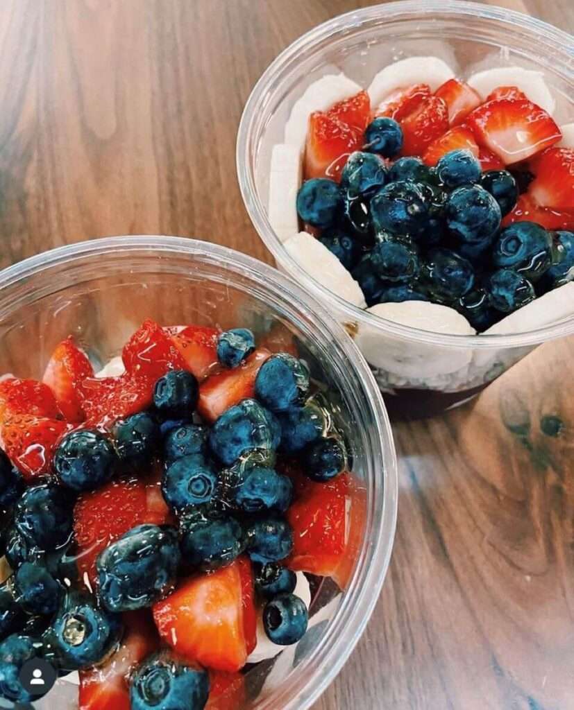 Acai bowls in Indianapolis. Twenty Two Juicery Indianapolis. Best breakfast in Indy. Garage food hall Indianapolis.